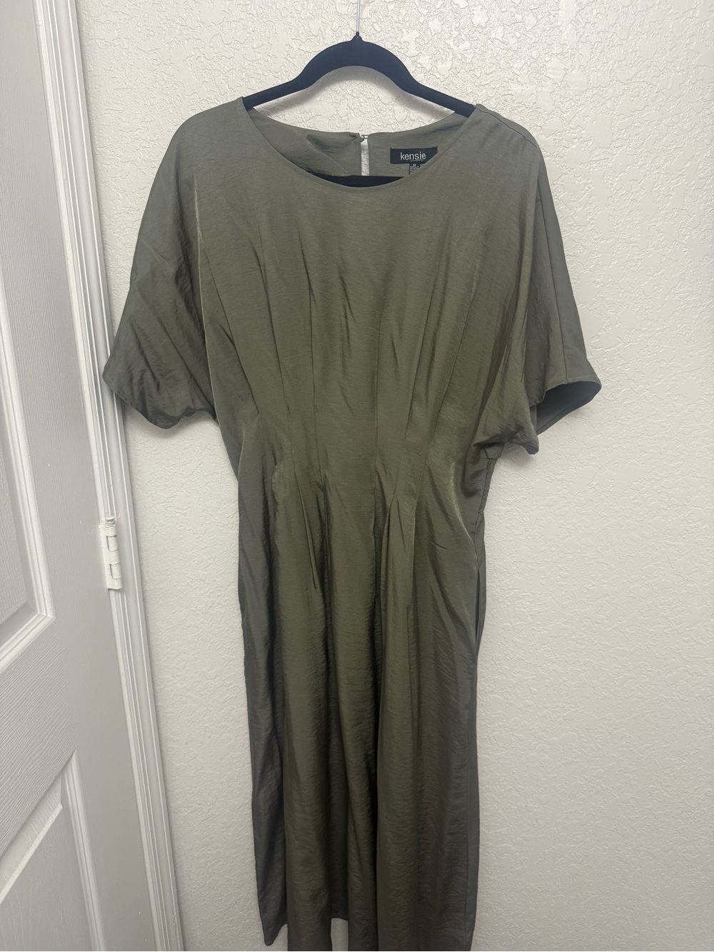 Kensie Olive Short Sleeve Midi Dress